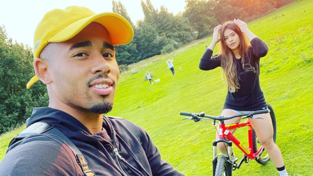 Gabriel Jesus e Raiane Lima anunciam a gravidez do segundo filho Gabriel Jesus e Raiane Lima anunciam a gravidez do segundo filho