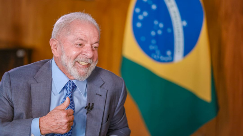 Lula é internado após ser diagnosticado com hemorragia intracraniana e passa por cirurgia