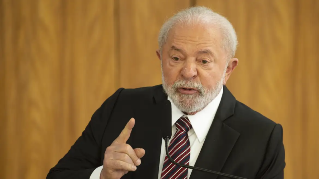 Lula passa por nova cirurgia para evitar sangramentos na cabeça Lula passa por nova cirurgia para evitar sangramentos na cabeça