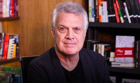 Pedro Bial explana a melhor estratégia para ganhar o BBB Pedro Bial explana a melhor estratégia para ganhar o BBB