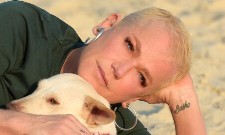 Xuxa nega aposentadoria e pede empatia ao voltar à TV Xuxa nega aposentadoria e pede empatia com ao voltar à TV