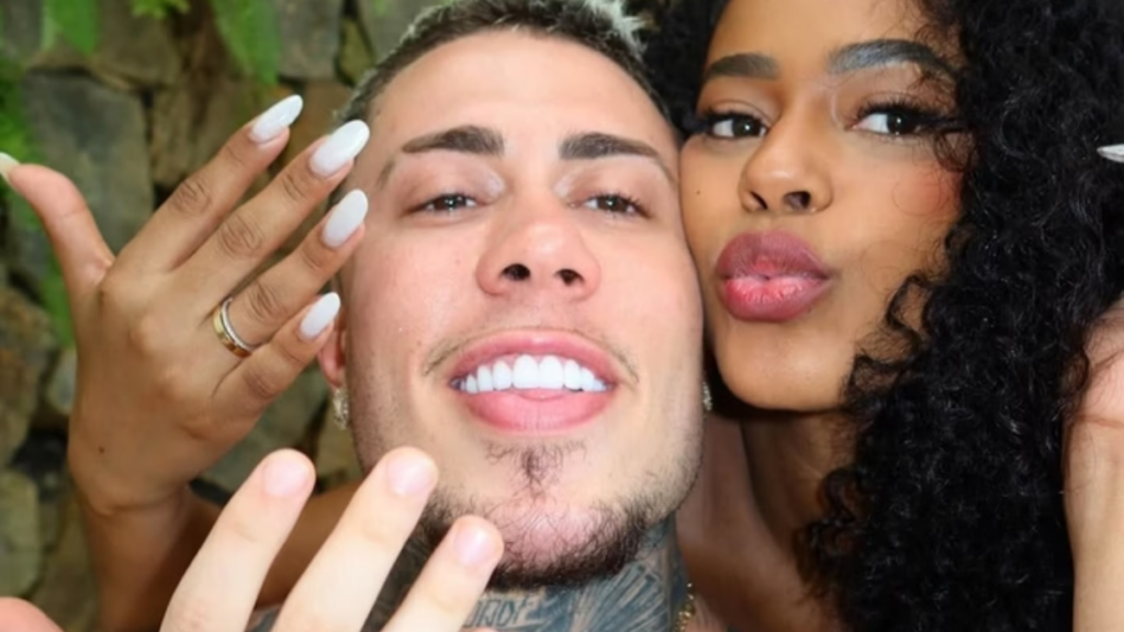 MC Daniel pede Lorena Maia em casamento com direito a rosas e helicóptero