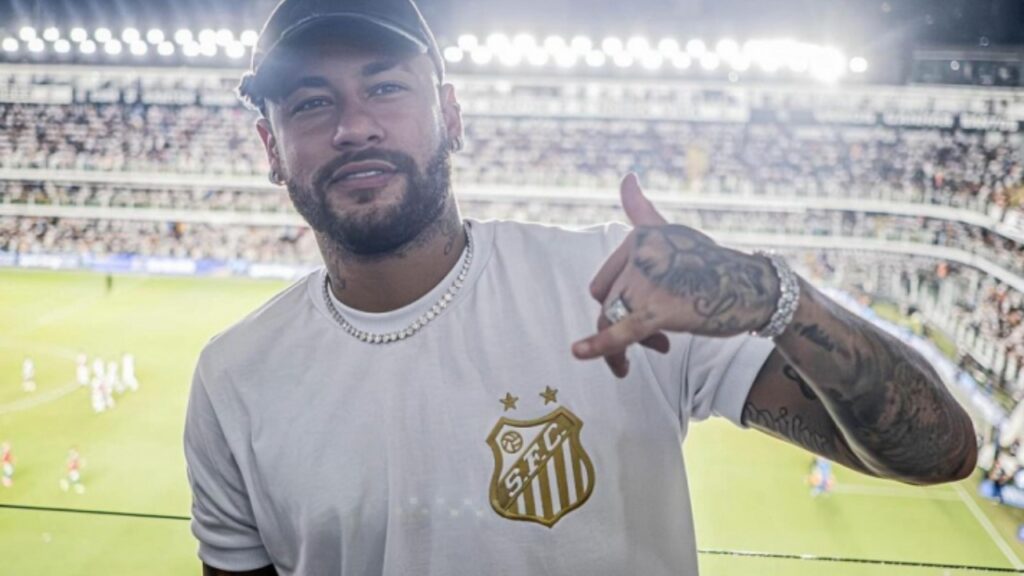 Neymar é oficialmente anunciado pelo presidente do Santos