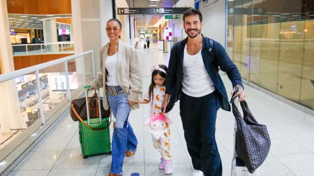 Sabrina Sato e Nicolas Prattes partem para lua de mel na Bahia Sabrina Sato e Nicolas Prattes partem para lua de mel na Bahia