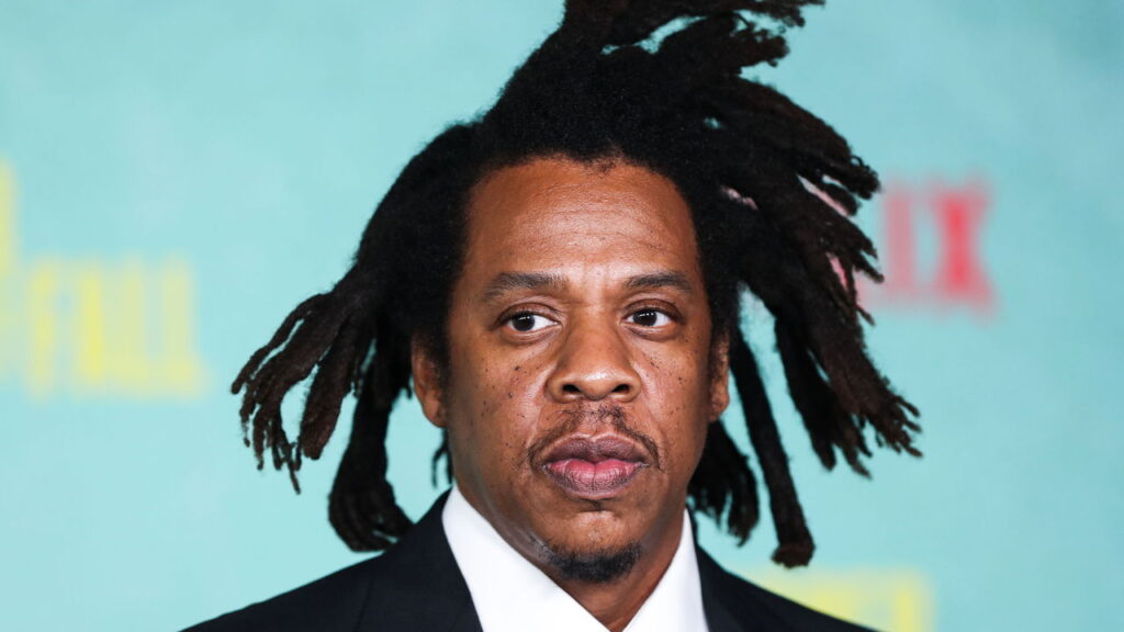 Jay-Z comemora arquivamento de denúncia de abuso