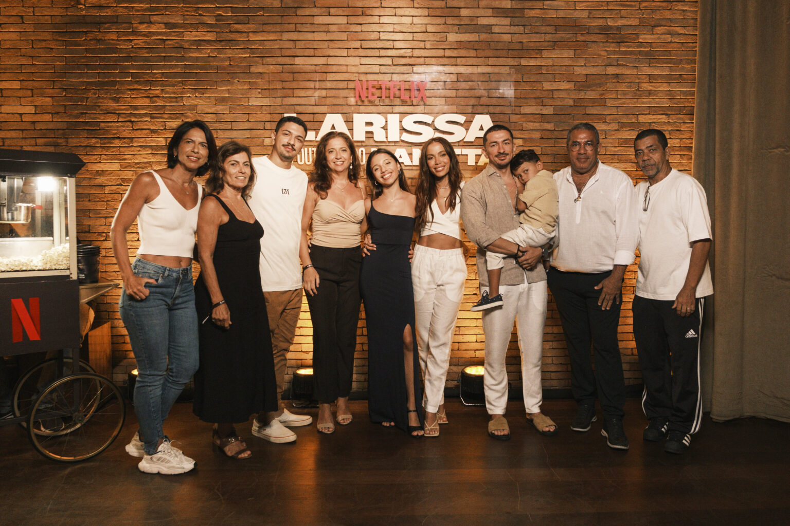 Anitta reune amigos e famosos para assistir o seu novo documentário na Netflix Anitta reune amigos e famosos para assistir o seu novo documentário na Netflix
