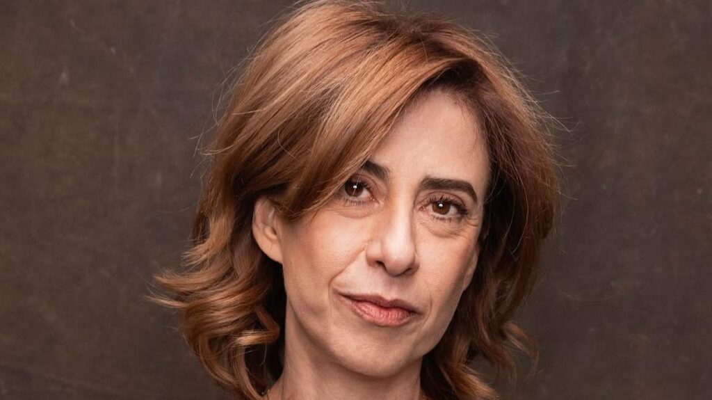 Fernanda Torres é surpreendida com fã norte-americano falando em português Fernanda Torres é surpreendida com fã norte-americano falando em português