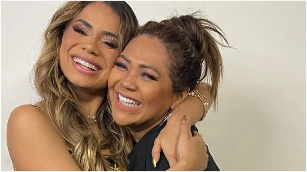 Mãe de Lexa faz apelo pela saúde da filha: “Eu imploro” Mãe de Lexa faz apelo pela saúde da filha: “Eu imploro''