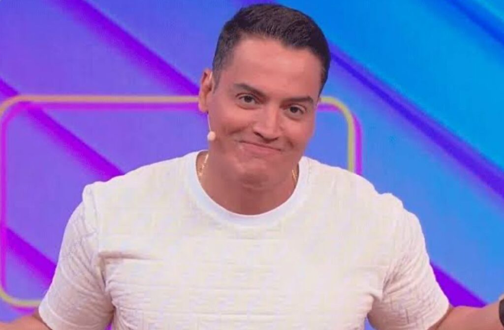 Léo Dias perde a paciência e detona internet do SBT ao vivo Léo Dias perde a paciência e detona internet do SBT ao vivo