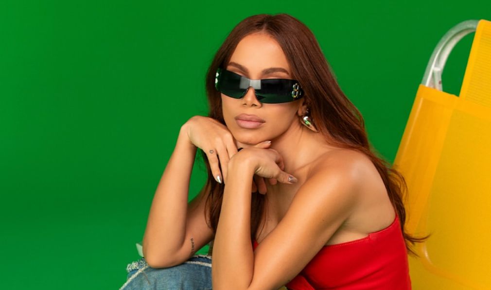 Em documentário, Anitta desabafa sobre caso com homens na cama Em documentário, Anitta desabafa sobre caso com homens na cama