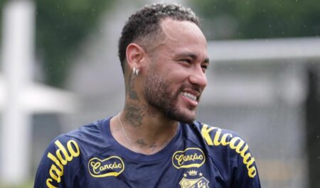 Helicóptero de Neymar é visto em festa com mulheres