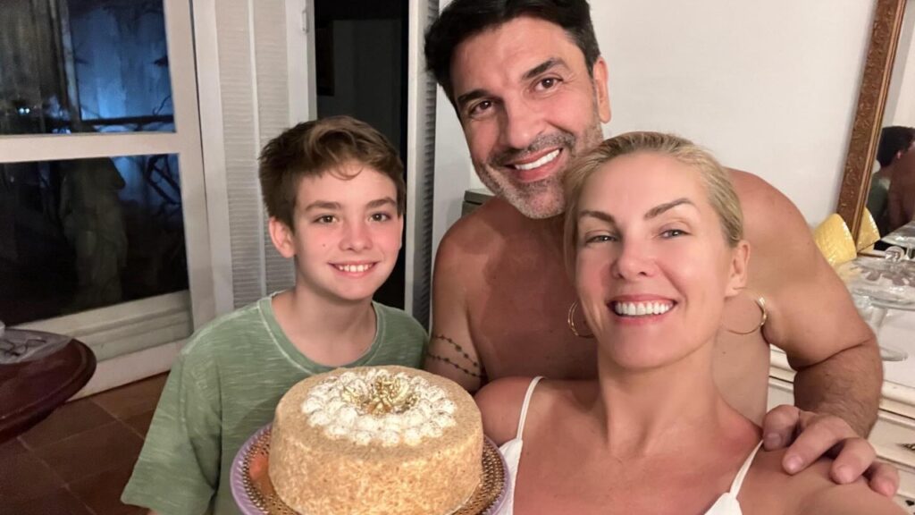 Ana Hickmann comemora aniversário ao lado de Edu Guedes
