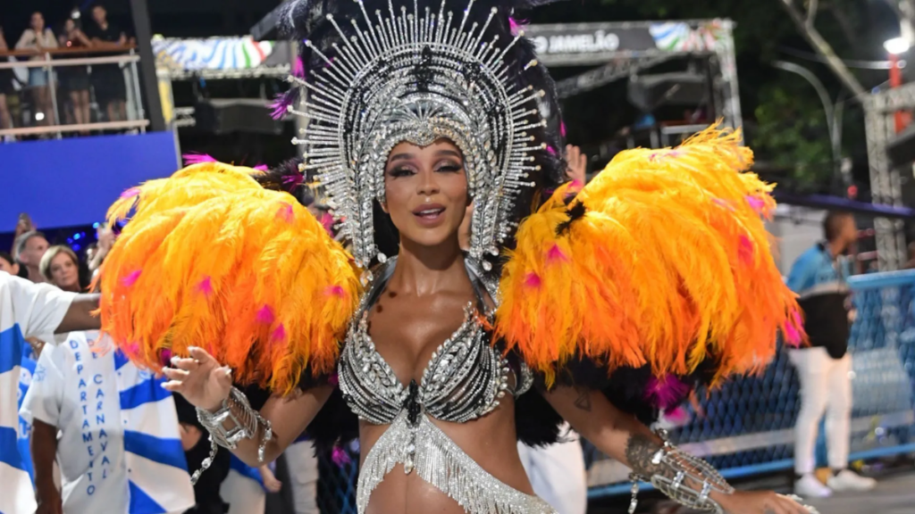 Após vitória da Beija-Flor, Brunna Gonçalves se declara para a filha: “pezinho quente” Após vitória da Beija-Flor, Brunna Gonçalves se declara para a filha: