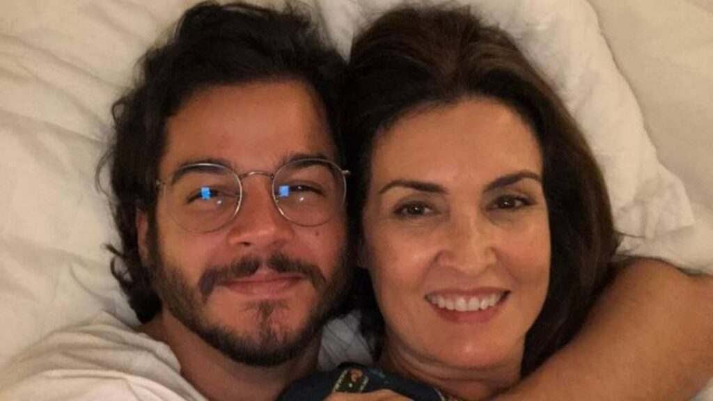 Fátima Bernardes rebate críticas sobre namorar homem 25 anos mais novo Fátima Bernardes rebate críticas sobre namorar homem 25 anos mais novo