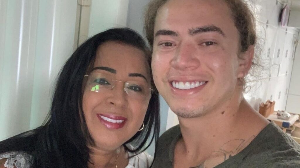 Mãe de Whindersson Nunes se pronuncia sobre o filho, que está internado Mãe de Whindersson Nunes se pronuncia sobre o filho, que está internado