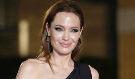 No Brasil: Angelina Jolie visita aldeia indígena no Mato Grosso