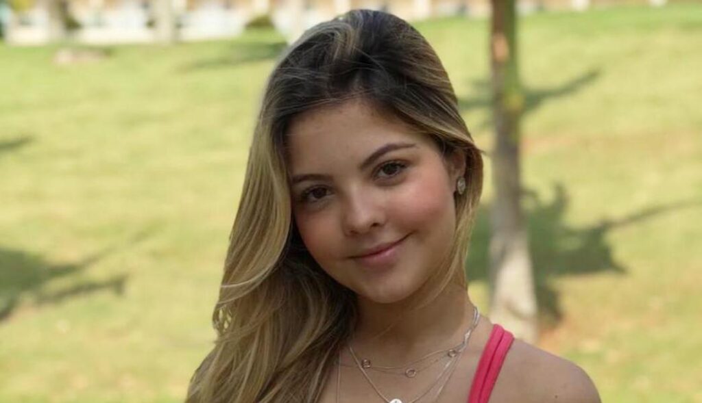 Júlia Gomes causa polêmica com elenco de Chiquititas
