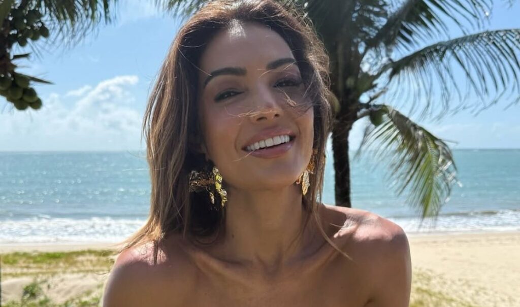 Patrícia Poeta homenageia Fátima Bernardes no Encontro Patrícia Poeta homenageia Fátima Bernardes no Encontro