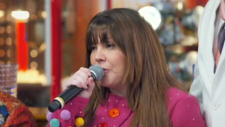 Simony relembra batalha contra o câncer no intestino: ”milagre” Simony