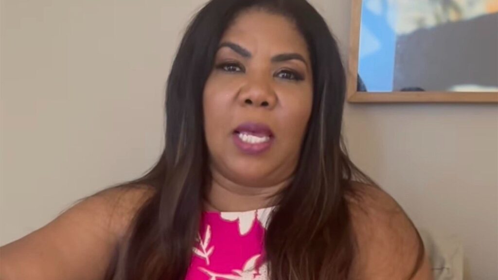 Elisangela Brito, mãe de Davi, se pronuncia sobre chegada de neto Elisangela Brito, mãe de Davi, se pronuncia sobre chegada de neto