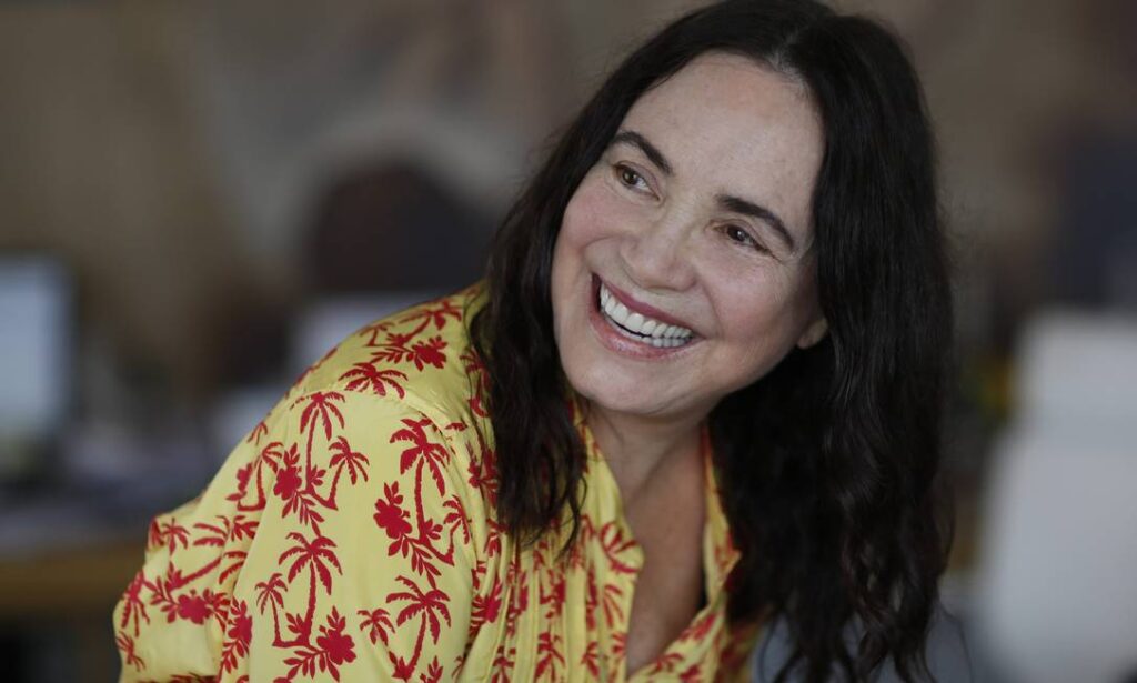 Regina Duarte, recém contratada da Globo, defende Bolsonaro