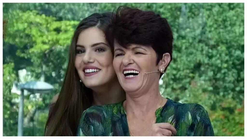 Camila Queiroz é criticada ao dizer que mãe é manicure e não deixa barato camila queiroz e criticada ao dizer que mae e manicure e nao deixa barato