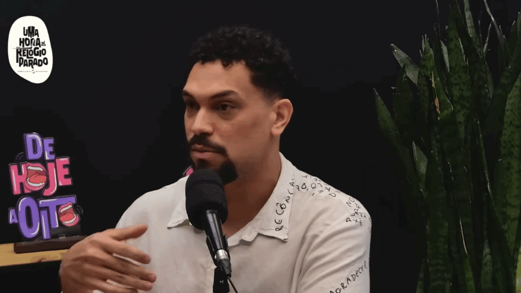 Ex-BBB Vinícius revela rejeição da família: “me machucou muito” Ex-BBB Vinícius revela rejeição da família: