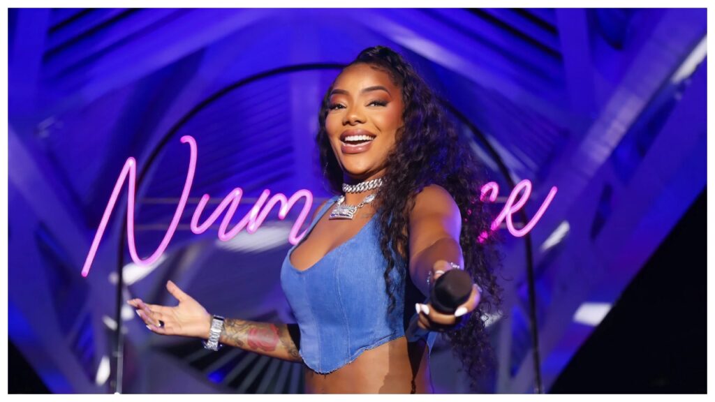 Ludmilla perde a paciência e expulsa homem do show em Porto Alegre ludmilla perde a paciencia e expulsa homem do show em porto alegre