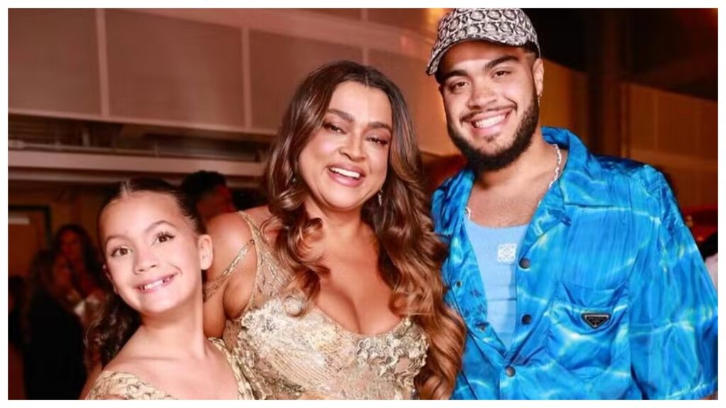 TUDO ISSO? Saiba o valor da fortuna de Preta Gil; clique aqui tudo isso saiba o valor da fortuna de preta gil clique aqui