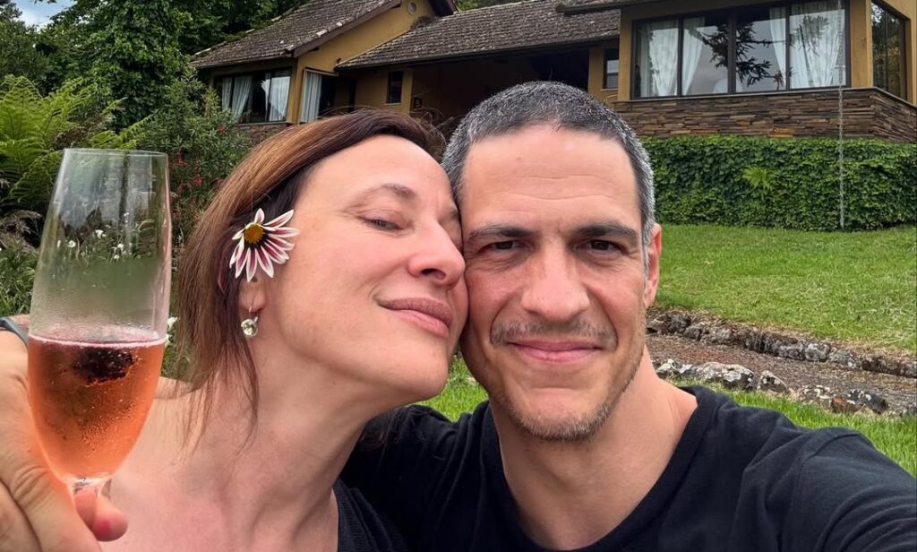 Mateus Solano e Paula Braun em selfie