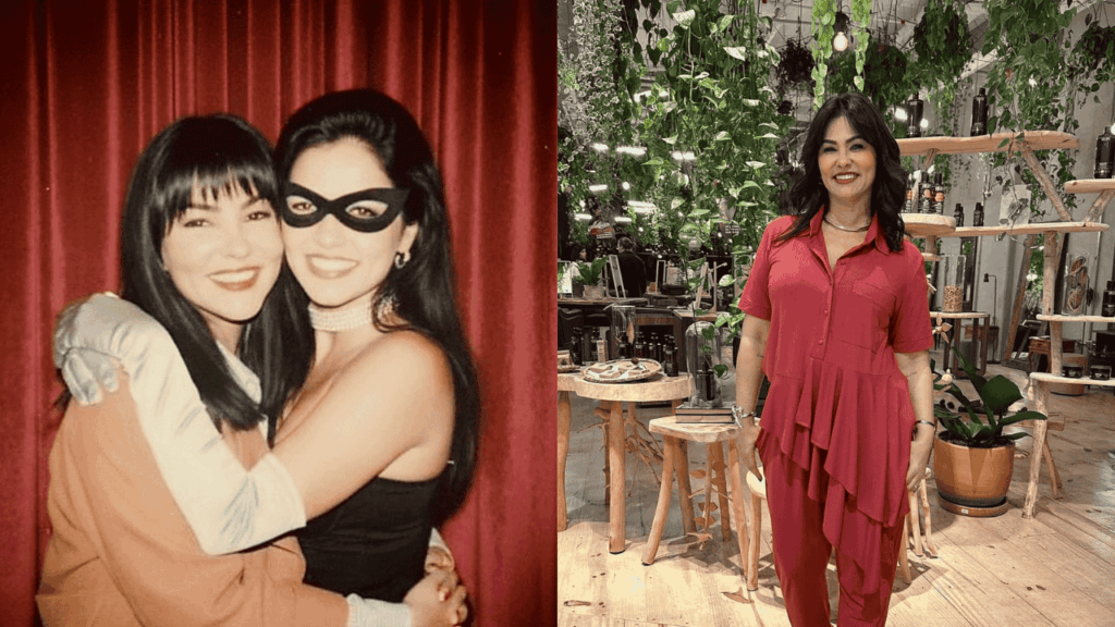 Suzana Alves relembra época de Tiazinha: ‘cura que só Deus pode fazer’ Montagem com duas fotos: à esquerda, registro antigo mostra duas mulheres, ambas Suzana Alves, abraçadas diante de cortina vermelha, uma com máscara e luvas, a Tiazinha; à direita, ela posa sorrindo em loja com plantas e prateleiras de madeira.