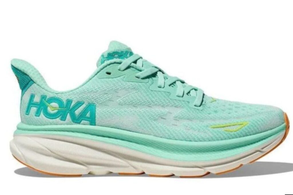 Os 5 tênis mais confortáveis do mundo para quem passa o dia inteiro em pé 1 Hoka Clifton 9