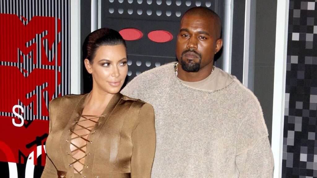 Kim Kardashian revela drama com Kanye West após separação: ‘É um divórcio, não um sequestro’ Kim Kardashian revela drama com Kanye West após separação: 'Tudo isso é muito triste'