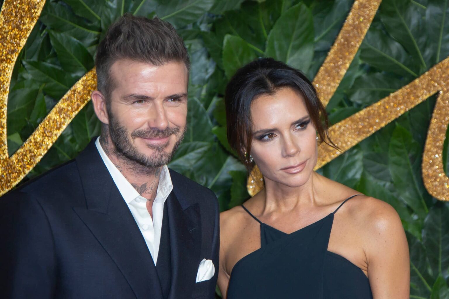 Victoria Beckham relembra rumores de traição de David Beckham Victoria e David Beckham posam juntos em evento de moda em Londres.