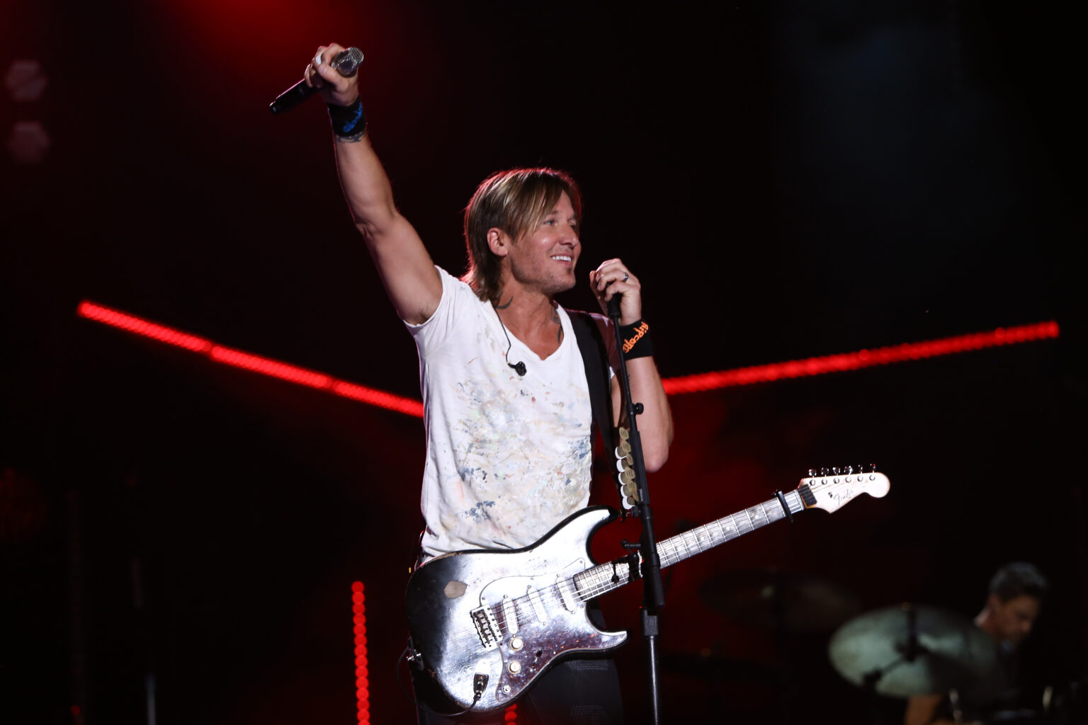 A fila andou! Keith Urban estaria saindo com duas mulheres Keith Urban em show