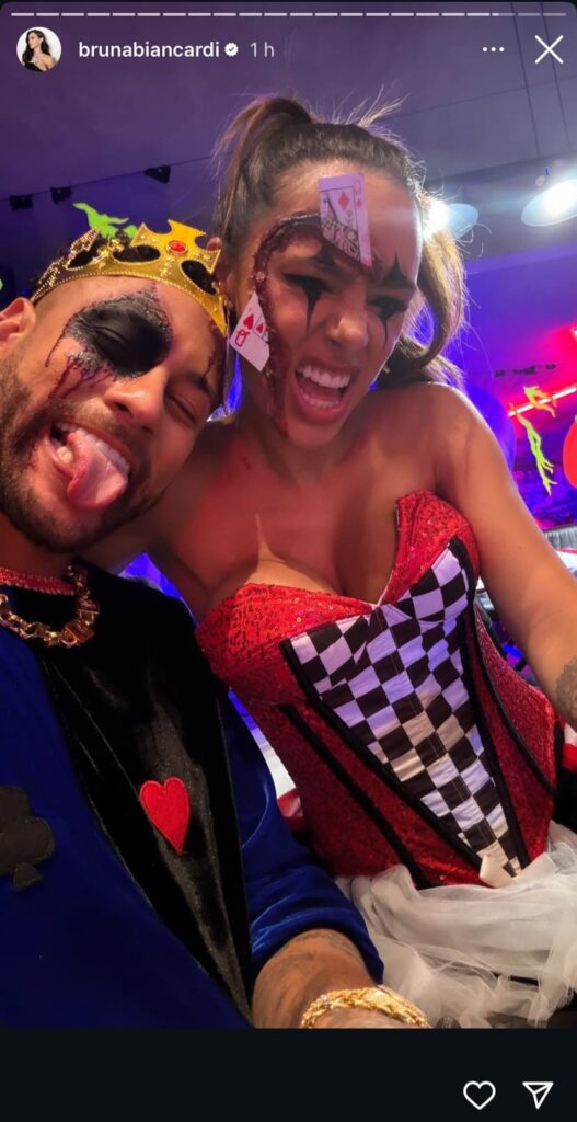 Neymar Jr. encanta fãs ao surgir fantasiado com Bruna Biancardi, Mavie e Mel em festa de Halloween 1 1000001243