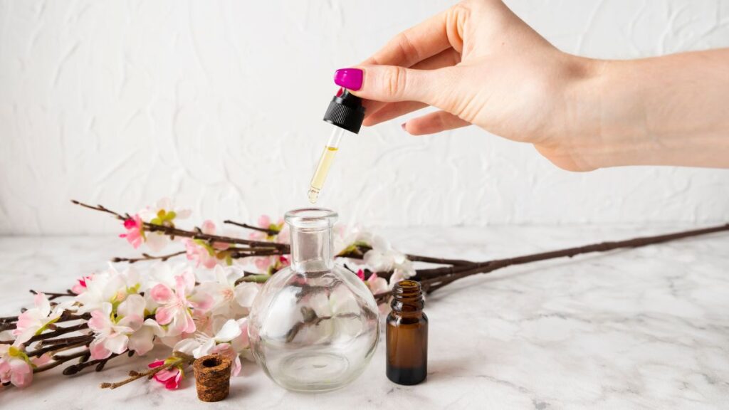 Como fazer o perfume caseiro que os hotéis usam para deixar o banheiro cheiroso