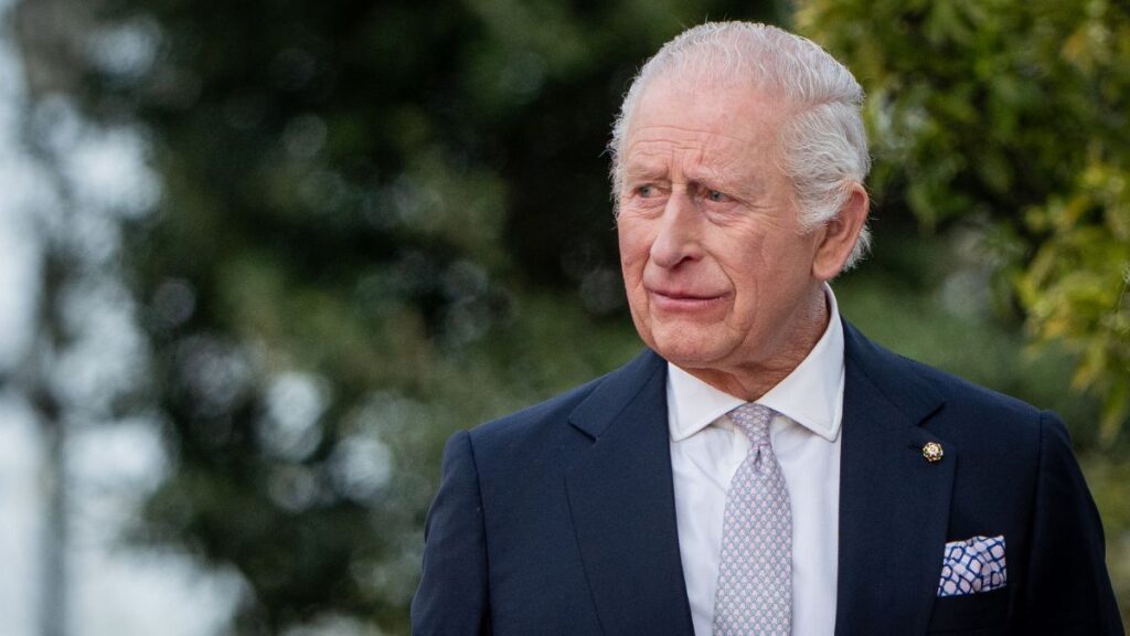 Mecha de cabelo de rei Charles III vai a leilão por R$ 60 mil Mecha de cabelo de rei Charles III vai a leilão por R$ 60 mil