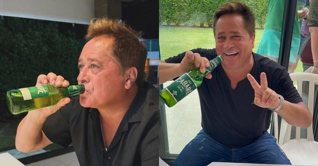 ‘Tomo todo dia’: Leonardo fala sobre ‘azulzinho’ e viraliza com resposta bem-humorada Leonardo segura garrafa da marca Cabaré e sorri enquanto posa para fotos em casa.