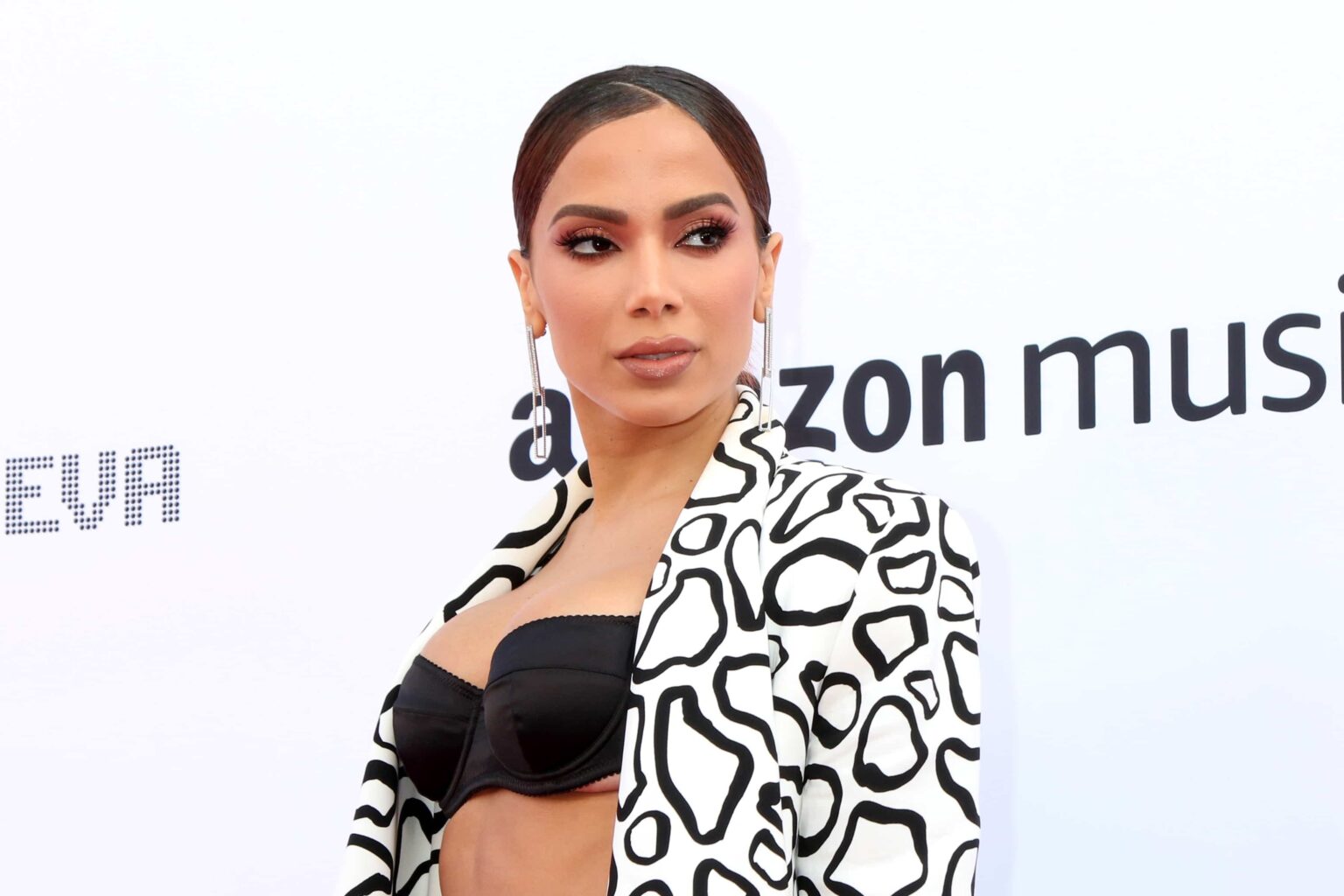 Anitta explica por que decidiu voltar a morar no Brasil: ‘Percebi que o sucesso me custava muito’ Anitta posa em evento internacional antes de decidir voltar a morar no Brasil
