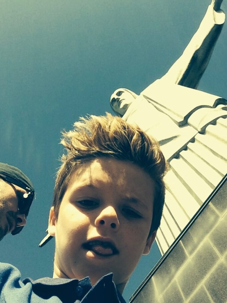 Filho de David Beckham publica fotos no Brasil e exalta conexão com o país 2 SaveClip.App 599139401 18415635340137998 6910545718590929239 n