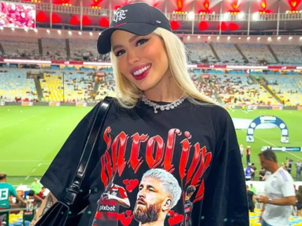 Amuleto da sorte! Após reconciliação, Karoline Lima acompanha Léo Pereira no Mundial, no Catar Amuleto da sorte! Após reconciliação, Karoline Lima acompanha Léo Pereira no Mundial, no Catar