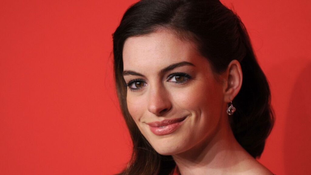 Anne Hathaway revela paixão pelo Brasil em retrospectiva de 2025; confira
