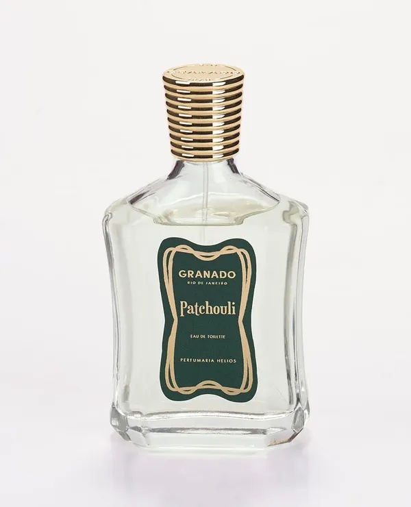 5 perfumes para desacelerar e trazer mais calma ao final do ano 4 Frasco do perfume Patchouli, da Granado, com notas amadeiradas e aromáticas, associado a perfumes de bem-estar e sensação de calma.