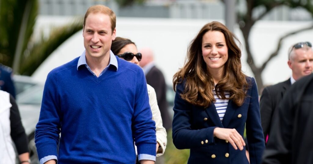 Kate Middleton e príncipe William aparecem lado a lado em evento oficial ao ar livre