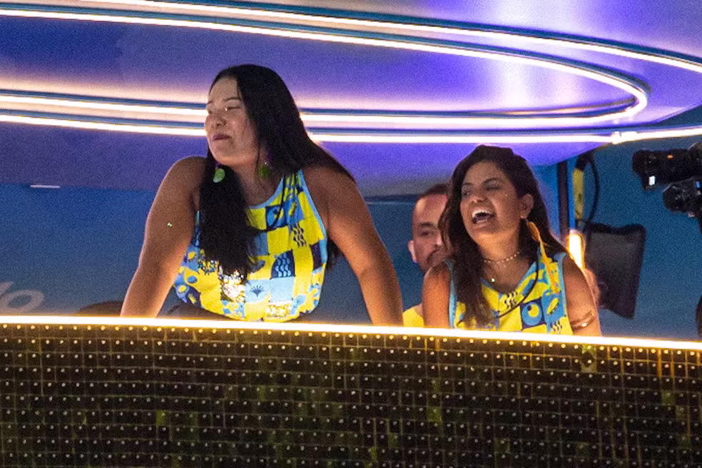 BBB 26: Chaiany e Gabriela se emocionam após experiência especial BBB 26: Gabi e Chai no camarote da sapucaí