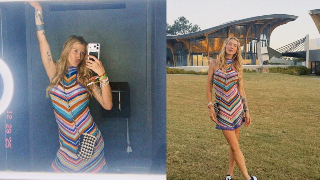 Gabriela Pugliesi aparece em dois momentos usando vestido colorido listrado: em um selfie no espelho com o braço levantado e acessórios no pulso, e em outra imagem ao ar livre, posando em um gramado em frente a um prédio moderno