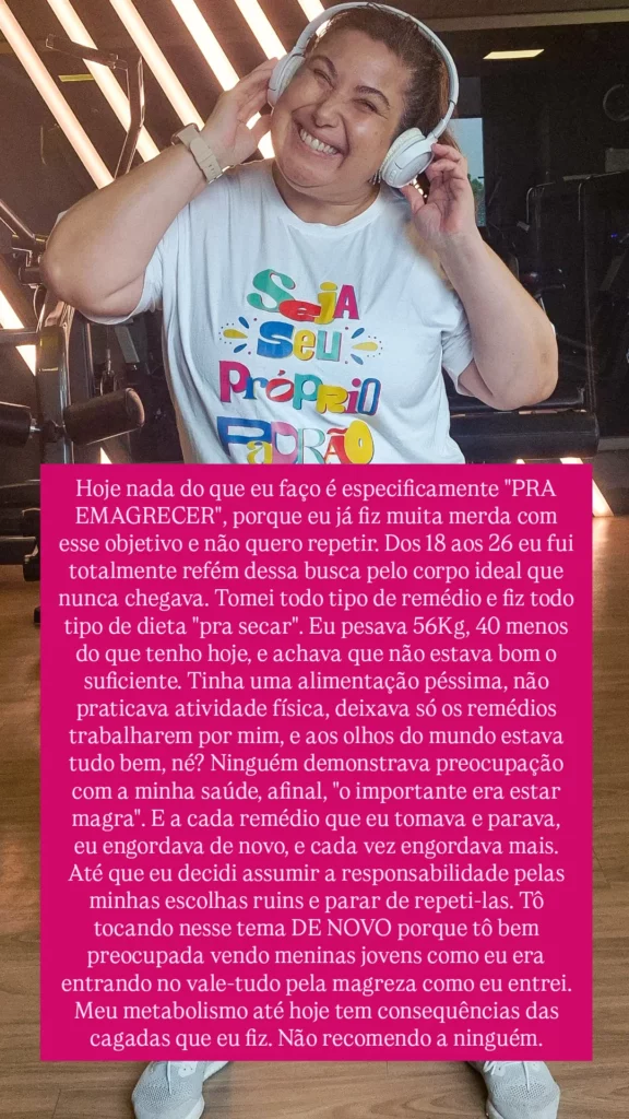 Mariana Xavier usando fones de ouvido em academia, sorrindo, com texto sobre pressão por emagrecimento na imagem