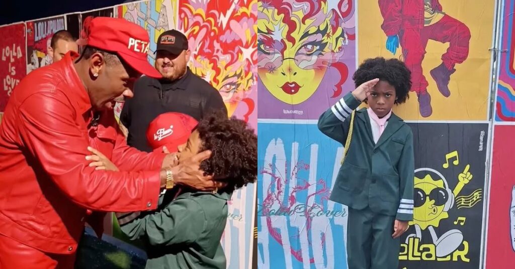 Tyler, The Creator, -artista de roupa vermelha, cumprimenta fã criança em frente a mural colorido; ao lado, menino posa de terno verde fazendo continência.