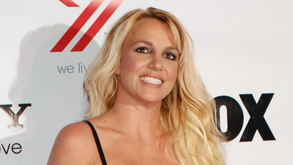 Britney Spears posando em um red carpet
